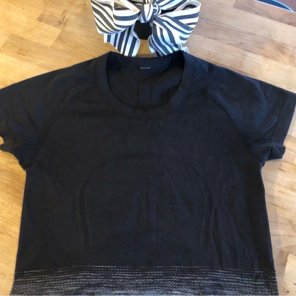 Lululemon fitted top. Size 4. Black with grey. - Picture 3 of 5